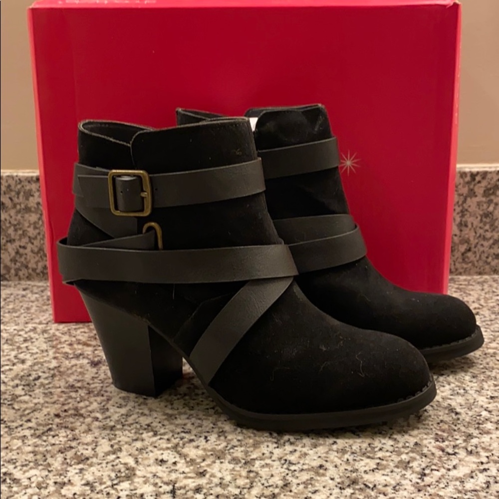 Shoedazzle Lourdes Booties - 7